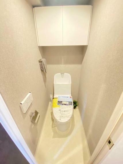 トイレも新品交換済み！お手入れしやすいウォシュレット付の多機能便座です。