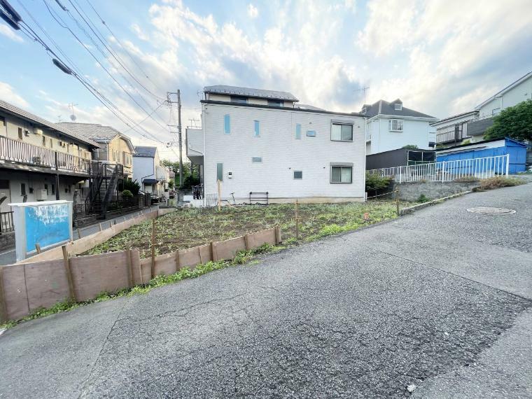 現況写真 閑静な住宅街で落ち着いた住環境。