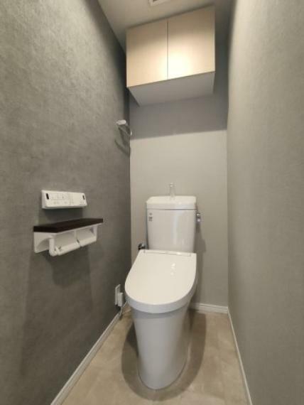トイレ ・トイレ 　清潔感のある空間に、使いやすく調整可能な洗浄機能を標準装備。
