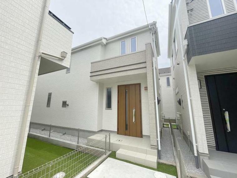 現況外観写真 ついに建物完成しました、即引渡し可能です。完成済の住戸で実際の住み心地が体感できます。お仕事帰りの平日でも土日祝日でも、ご希望のご内覧日時を担当者へお気軽にご相談ください。