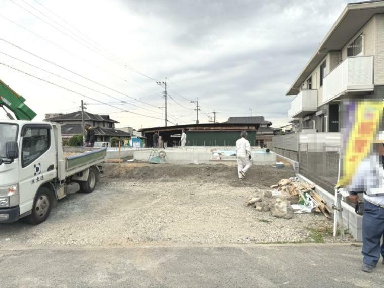 駐車場 建築中です