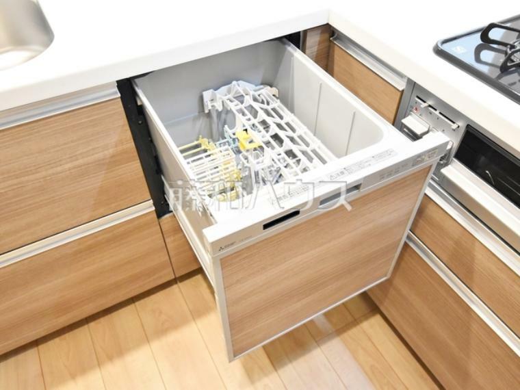 2号棟　ビルトイン食洗機【国分寺市東恋ヶ窪6丁目】  ビルトイン食洗機は毎日の家事を軽減させてくれます。またワークトップも広々使え機能性も向上します。　