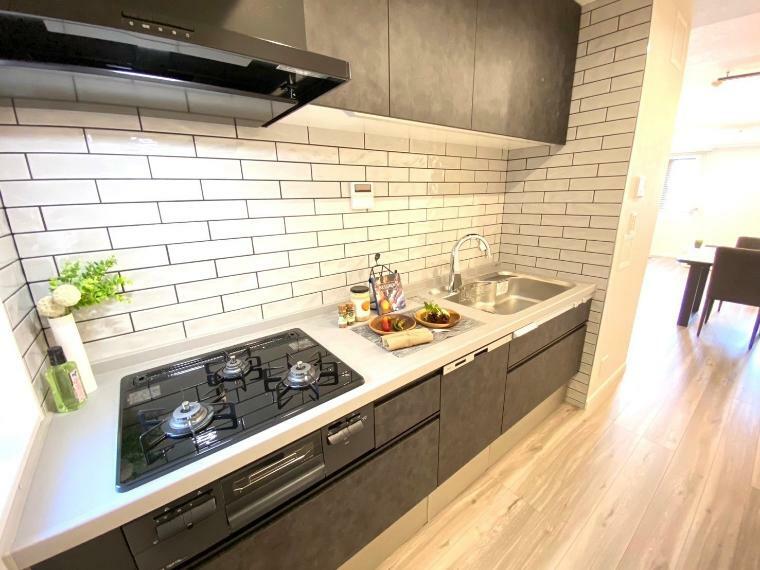 キッチン ■食洗器付きのキッチンは、家事を楽にするだけでなく、家族や友人との楽しい時間を増やす手助けとなることでしょう。 室内（2024年6月）撮影