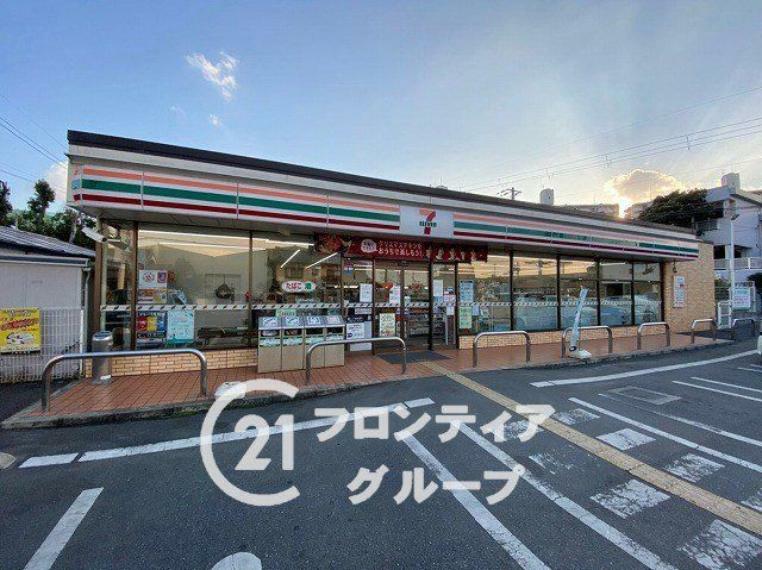 コンビニ セブンイレブン堺楢葉店 徒歩12分。