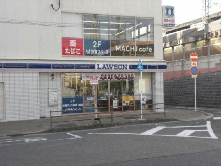 コンビニ 【コンビニエンスストア】ローソン 近鉄富雄駅前店まで1225m