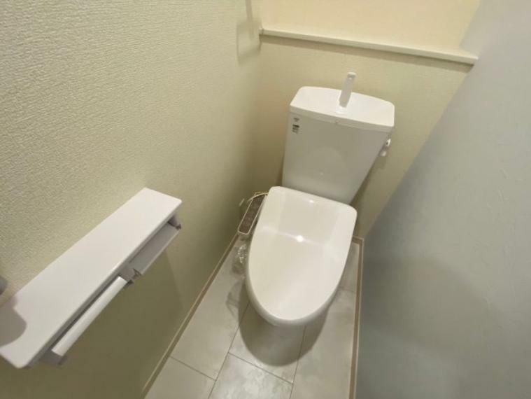 トイレ 清潔感溢れるトイレ。落ち着いた空間で安らぎの空間をお過ごしいただけます。