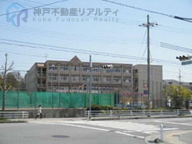 小学校 神戸市立長坂小学校 徒歩3分。