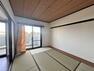 和室 伝統的な日本文化とモダンなライフスタイルを融合させる和室。畳の感触や香りが、日常のストレスを和らげ、リフレッシュされた気持ちで新たな一日を迎えることができます。