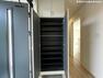 収納 玄関シューズBOXはシンプルで収納数が多いデザインを採用。
