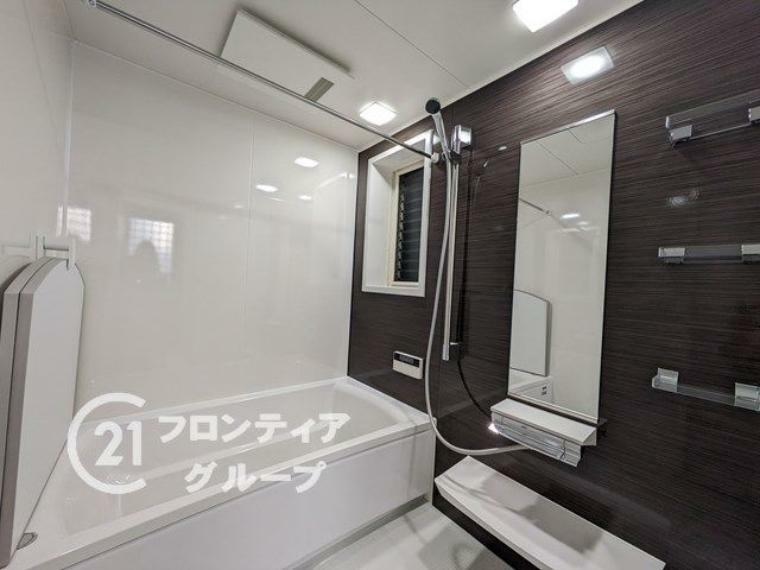 浴室 ゆったりサイズのシャワー付きバスルームです。