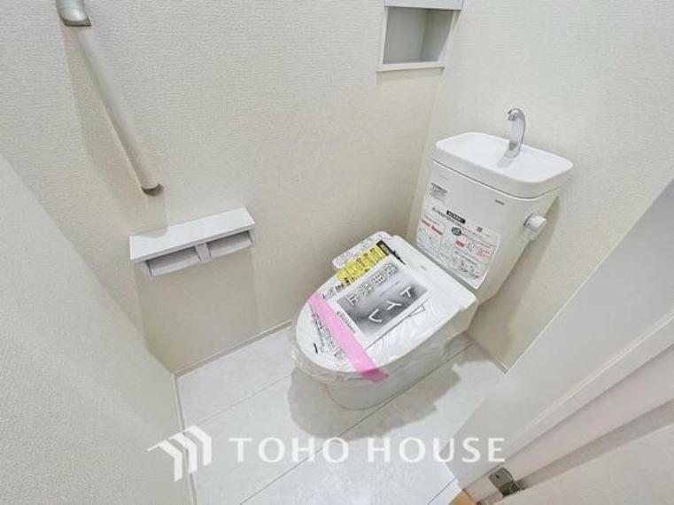 トイレ 「温水洗浄便座付きトイレ」1Fと2Fに完備されているトイレは、快適な温水洗浄便座付です。いつも清潔な空間であって頂けるよう配慮された造りちなっております。
