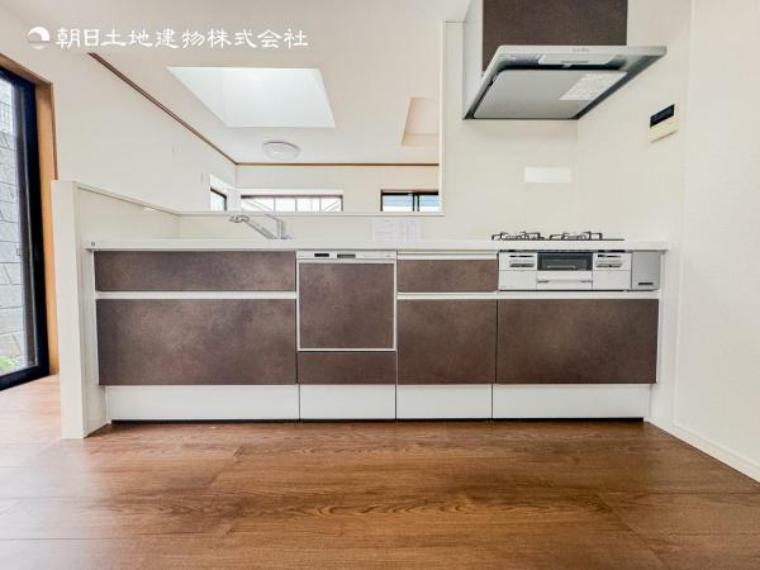 キッチン 【キッチン】広く取られたキッチンスペースはとても便利です。　自由にレイアウトがカスタマイズできます。