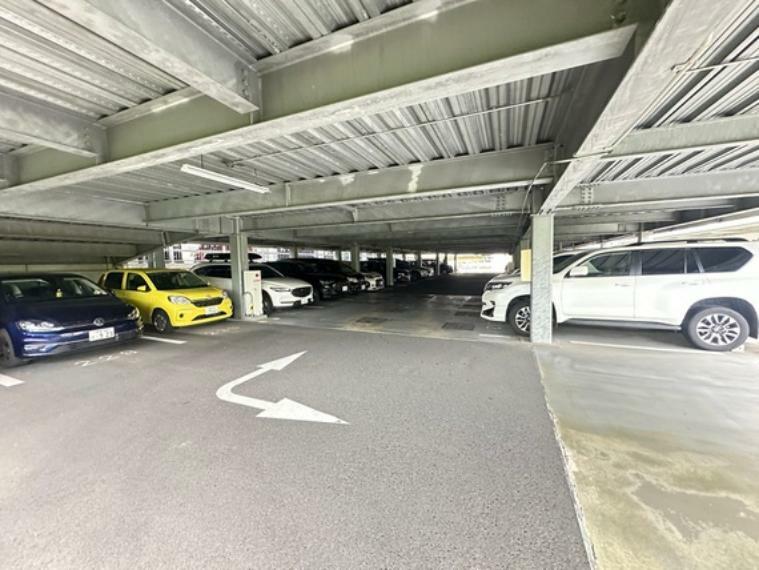 駐車場 敷地内の駐車場です。最新の空き状況等はお問い合わせください。