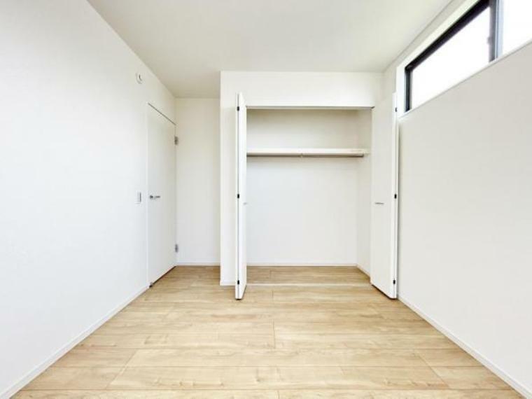 子供部屋 （2階・洋室）全居室に収納スペースを設けているので、お部屋を広く快適にお使い頂けます*