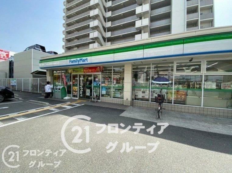 コンビニ ファミリーマート吉田駅南店 徒歩9分。