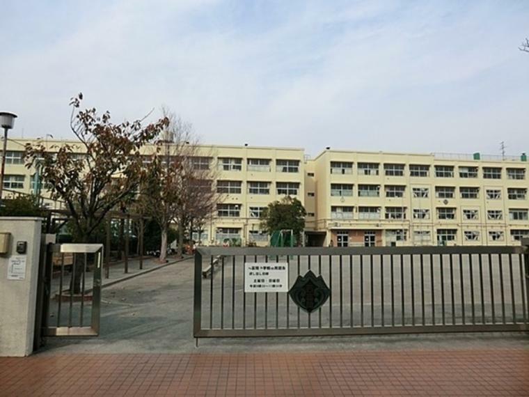 小学校 横浜市立西富岡小学校 心豊かな子どもの成長をめざして　あたたかいかかわりを大切に　のびのびと自分を表現し　進んで行動できるようにします