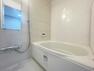 浴室 【浴室】 浴室ユニットバス新調済みで清潔感のあるバスルームです。