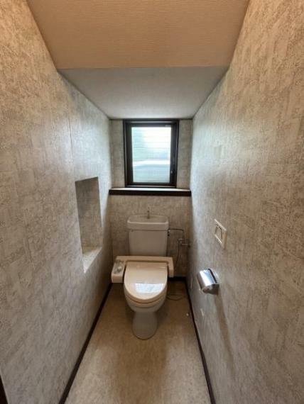 トイレ 【現況】1階トイレです。