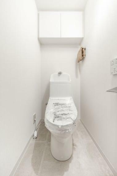 トイレ TOTO製ウォシュレット一体型のトイレは、お掃除の手助けをしてくれる便利機能が搭載されています。