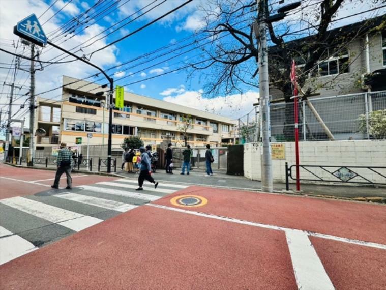 小学校 調布市立滝坂小学校 距離約623m