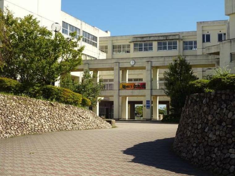 中学校 岡崎市立六ツ美北中学校