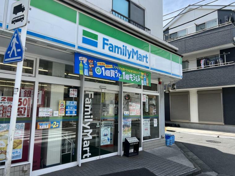 コンビニ ファミリーマート 京町三丁目店まで約140m（徒歩2分）