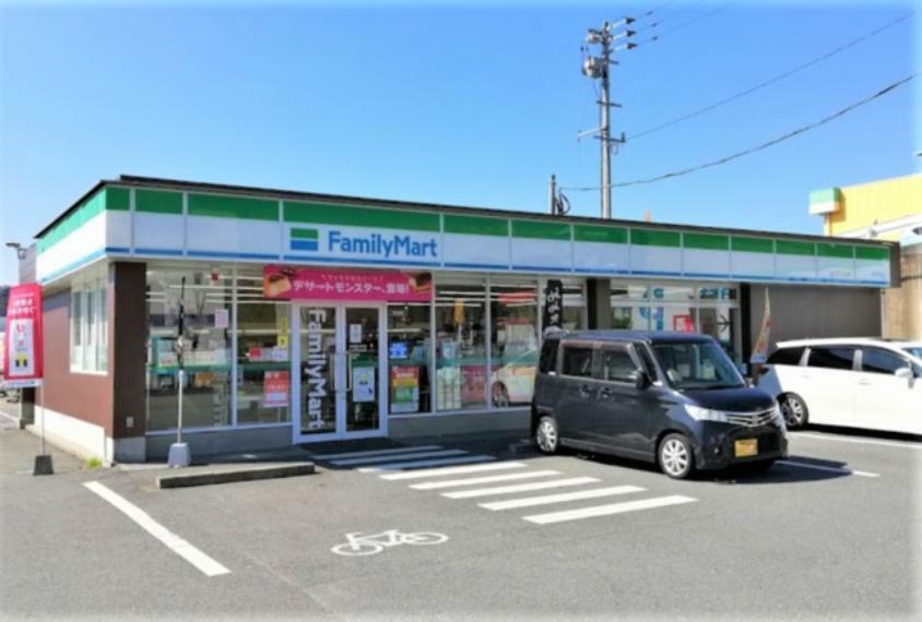 コンビニ ファミリーマート　福岡久山