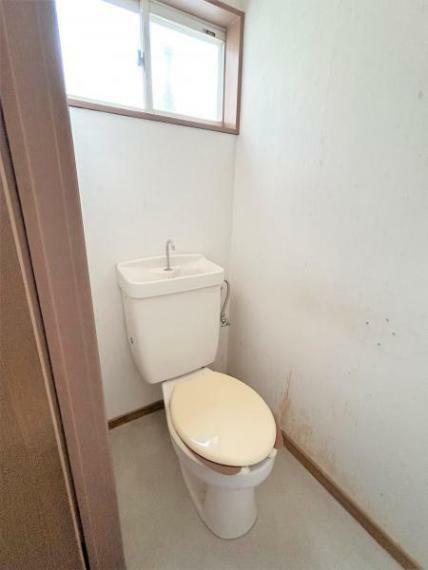 トイレ トイレは2か所あります。込み合いがちな朝も安心ですね。