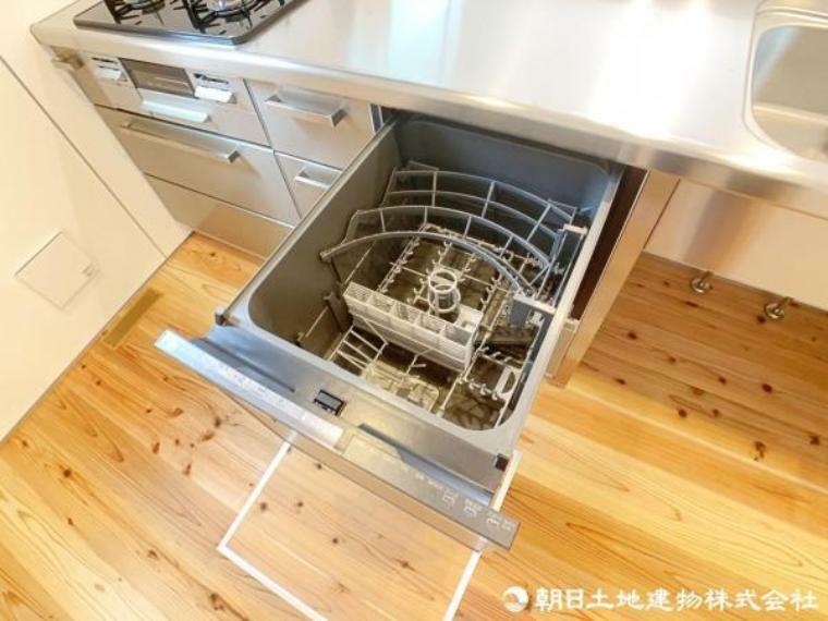 キッチン 後片付けもラクラクな食洗機付。環境にも奥様の手にも優しいですね