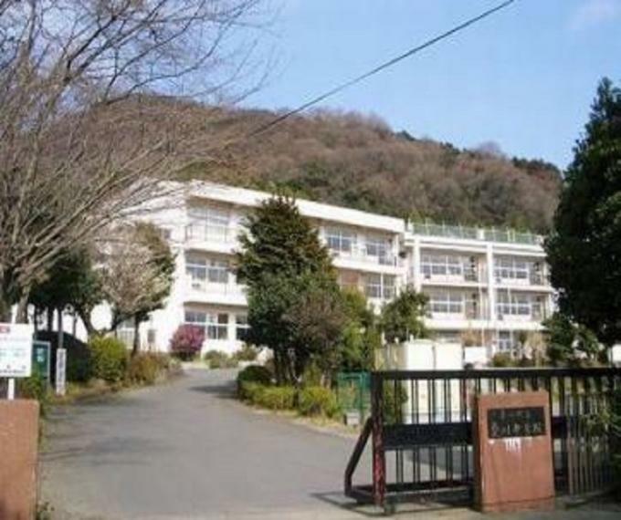 中学校 【中学校】愛川中学校まで2434m