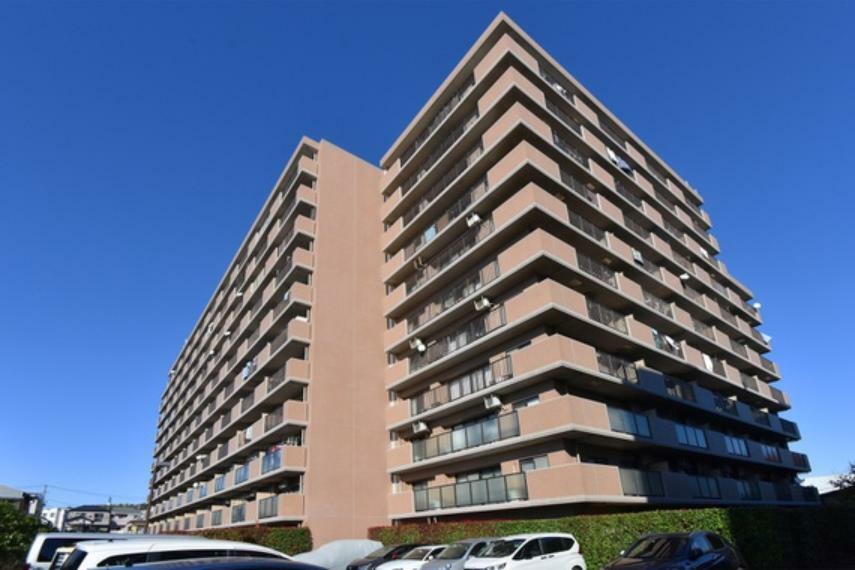 外観写真 JR横浜線「鴨居」駅まで徒歩約15分。地上11階建てマンション「クリオ鴨居伍番館」の6階部分です。