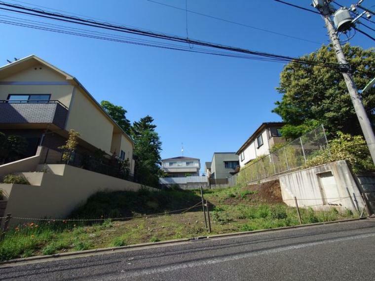 現況写真 前面道路より現地を望む