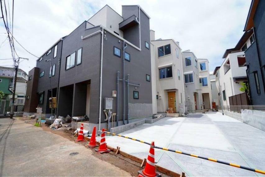 現況写真 最寄りの2駅からJR線と大江戸線、丸ノ内線が利用できる交通アクセスのよい好立地の新築分譲住宅です。