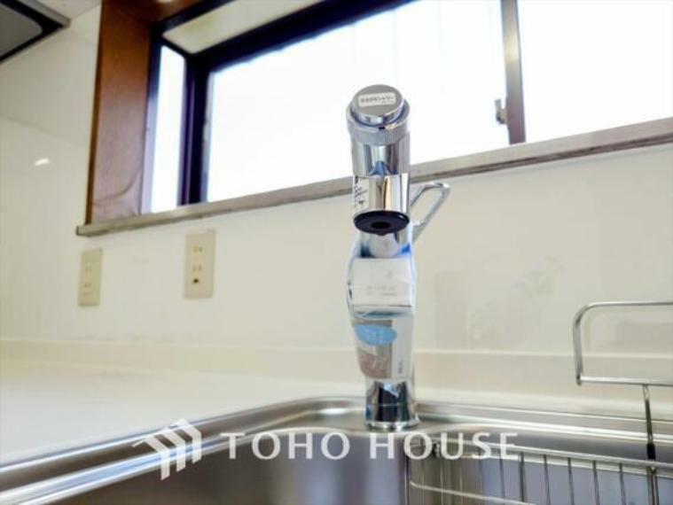 キッチン おいしい水が家庭で手軽に。浄水器で安心・安全な水がいつでも飲用可能です。