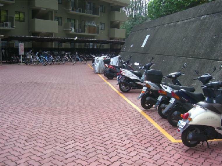 駐車場 バイク置場