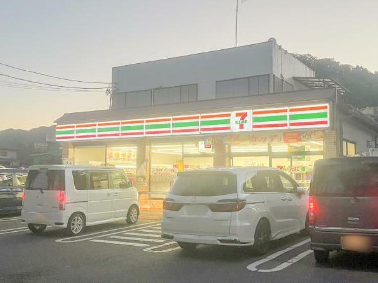 コンビニ セブンイレブン 八王子繊維工業団地店迄180m