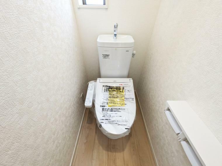 トイレ 【トイレ】温水洗浄機能付き！トイレは1F・2Fにございます！忙しい朝も大活躍です！