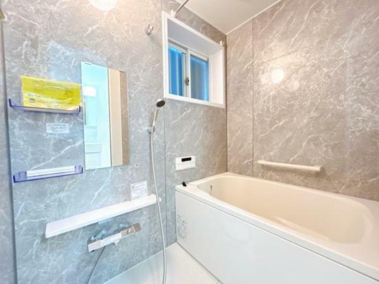 浴室 【リフォーム済】浴室はハウステック製の新品のユニットバスに交換致しました。肌が直接触れる浴室が新しいのは、嬉しいですね。