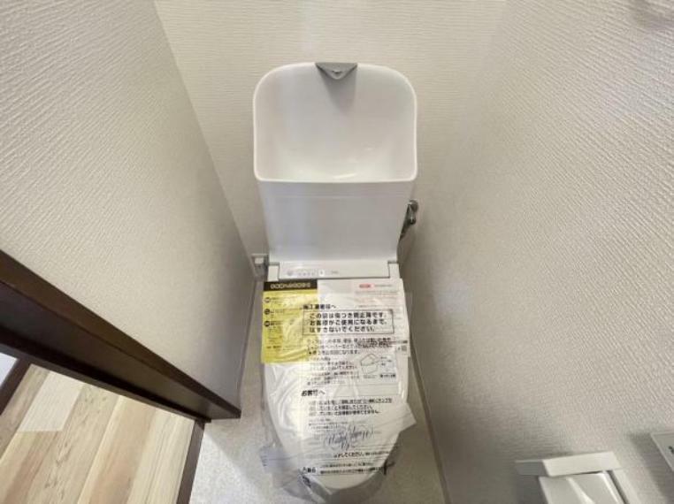 トイレ 【リフォーム済】トイレはTOTO製の温水洗浄機付き便器に新品交換をしました。