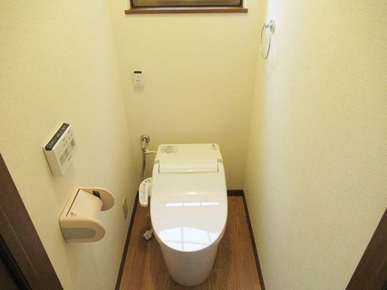 トイレ トイレ スタイリッシュなタンクレストイレ