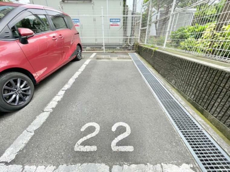 敷地内駐車場 駐車スペースございます。空き状況についてはお問合せください。