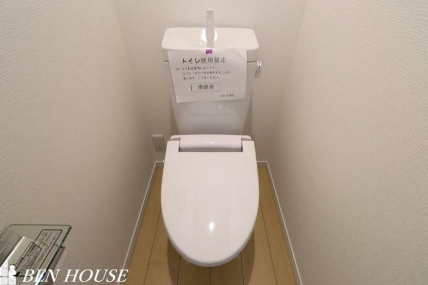 トイレ（同仕様参考写真）・温水洗浄付きトイレを2箇所に設置。朝の忙しい時間帯もスムーズに準備ができます。
