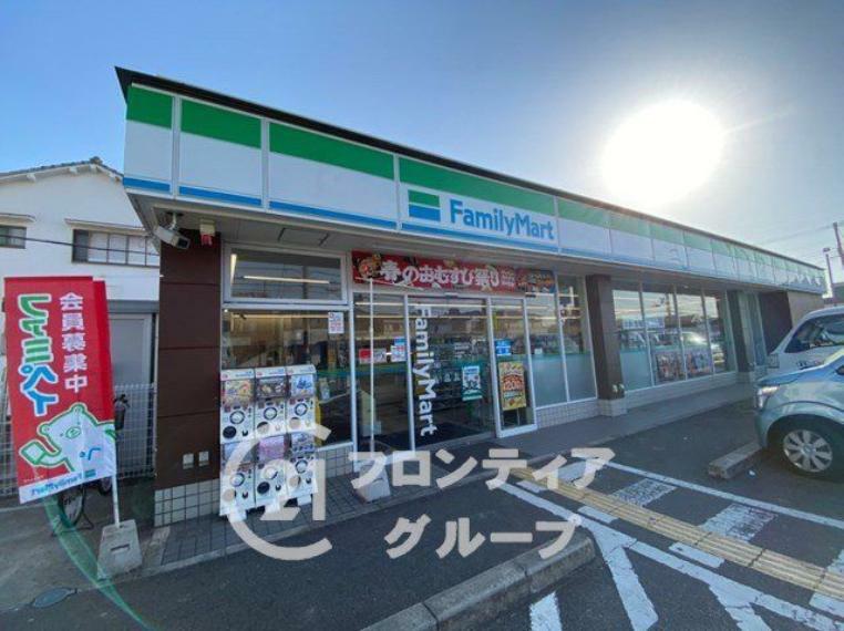 コンビニ ファミリーマート堺深井中町店 徒歩6分。