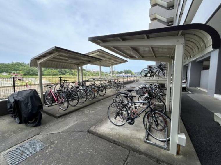 マンション内には駐輪スペースも完備されているので普段自転車を使う方も置き場所に困りません。