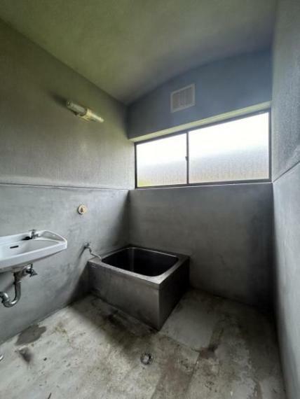浴室 【リフォーム中】浴室はユニットバスに交換します。広さは1坪。足を伸ばしてゆったり出来る浴槽になります。