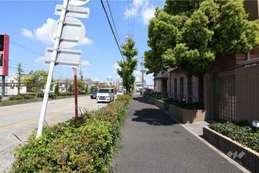 敷地西側には名古屋市道名古屋環状線が通っています。