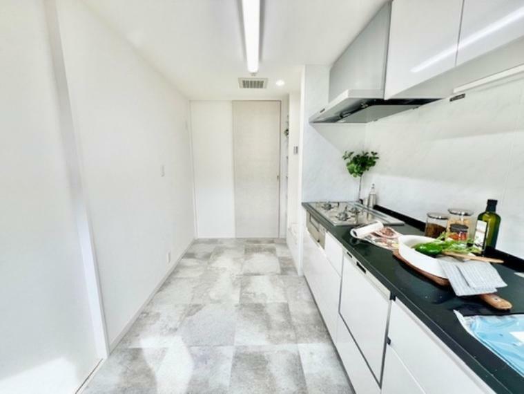 キッチン 高いデザイン性と、利便性や収納力も兼ね備えています。