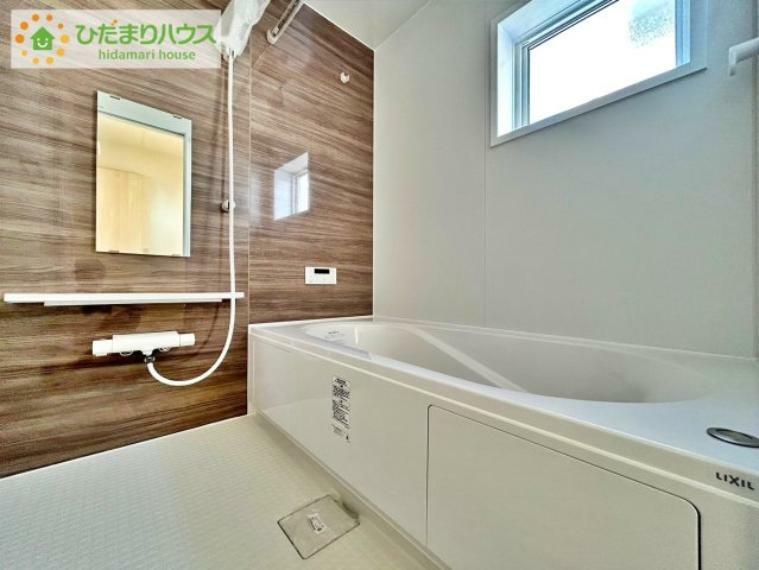 浴室 土間の玄関シューズクロークならアウトドア用品やベビーカーも土汚れを気にせずスッキリ収納できます。