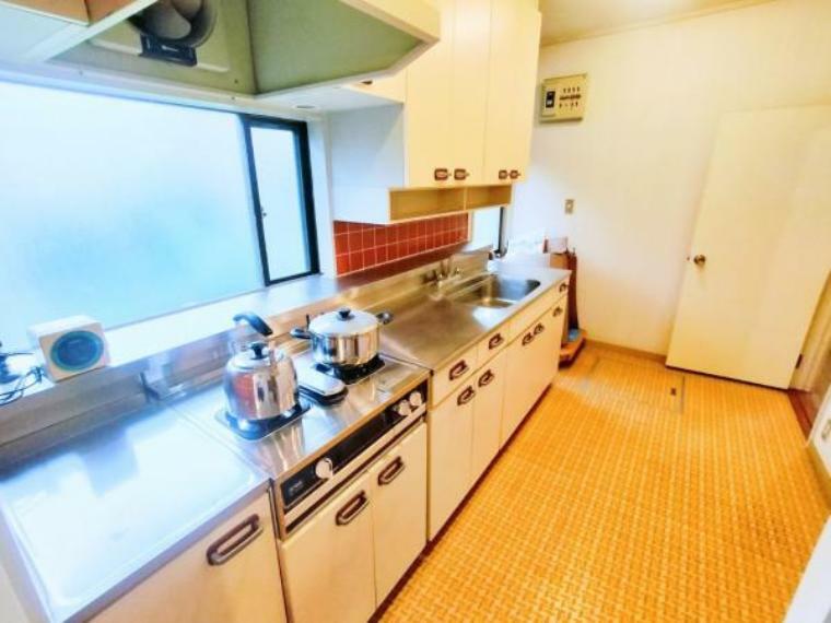 キッチン キッチンには調理スペースも広く確保されています