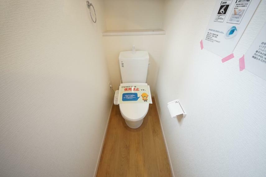同仕様写真（内観） トイレは各階にご用意。ウォシュレット機能付き（1号棟同仕様）